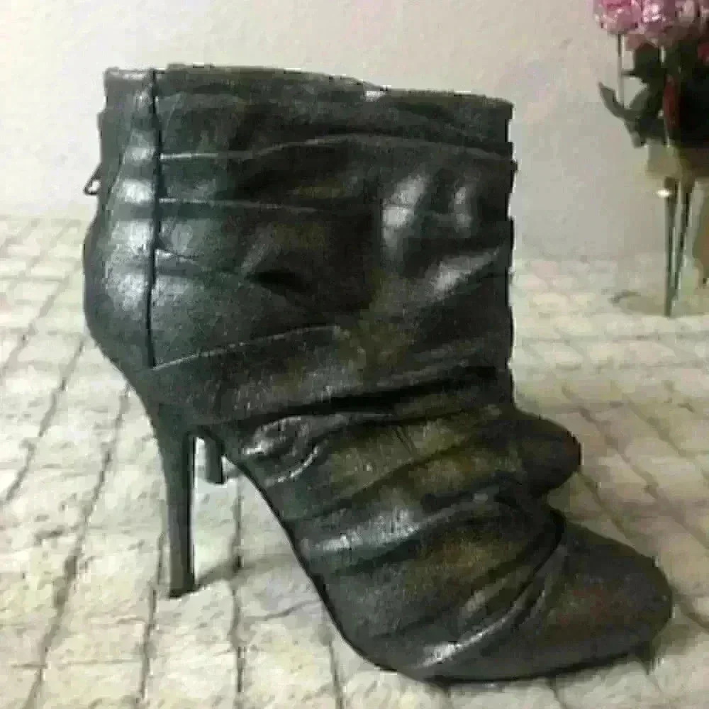 Elizabeth & James Textured E-Rinna1 Ankle Boots 10